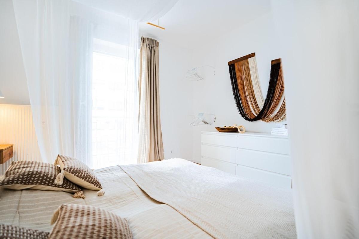 Apartment Luxus Designstudio Fuer 4 Personen Mit Terrasse Wiesbaden